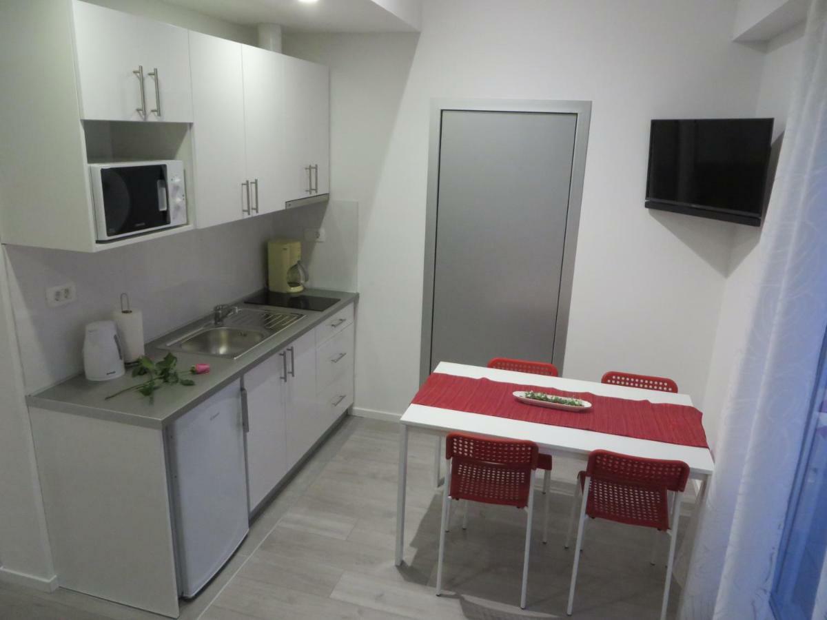 Apartmani Raos Dugi Rat Bagian luar foto