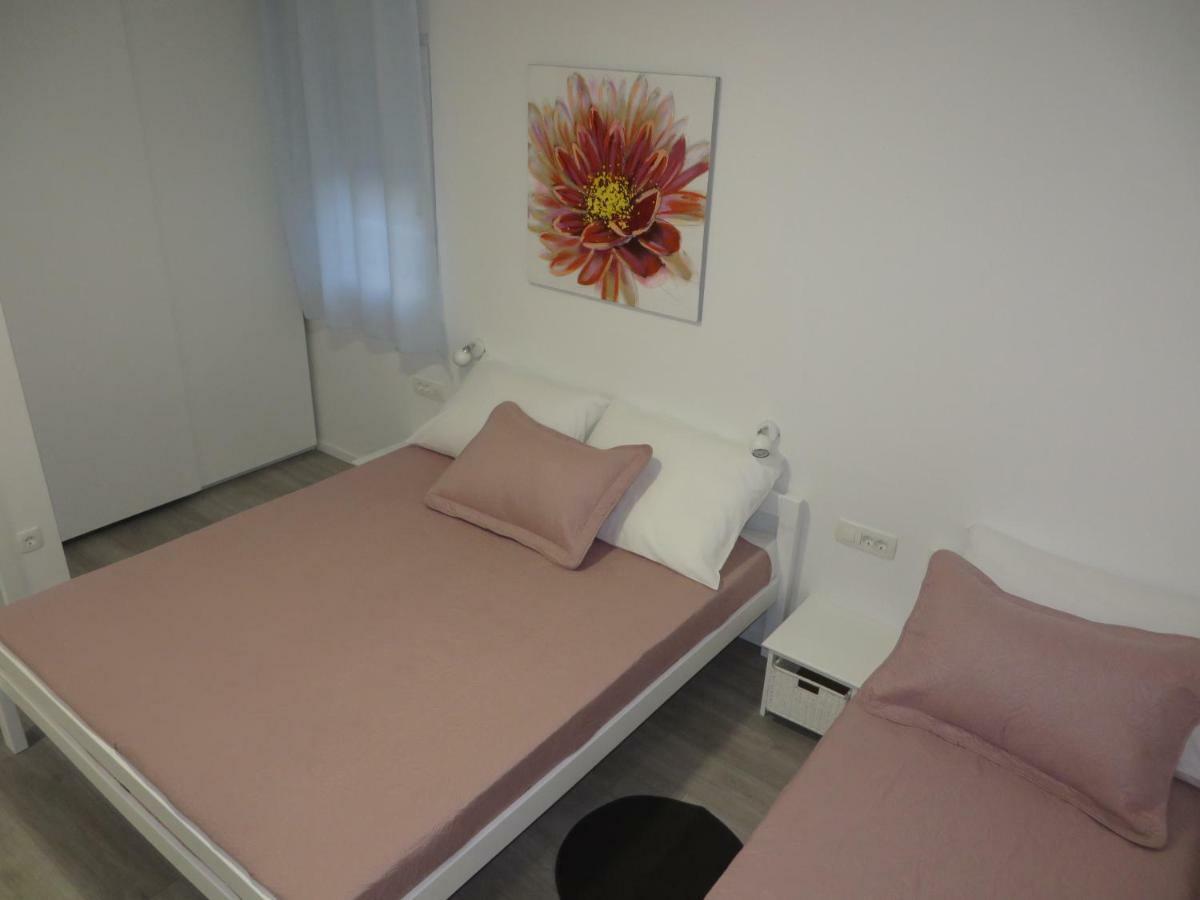 Apartmani Raos Dugi Rat Bagian luar foto